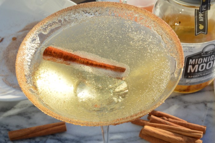 Apple Champagne cocktail